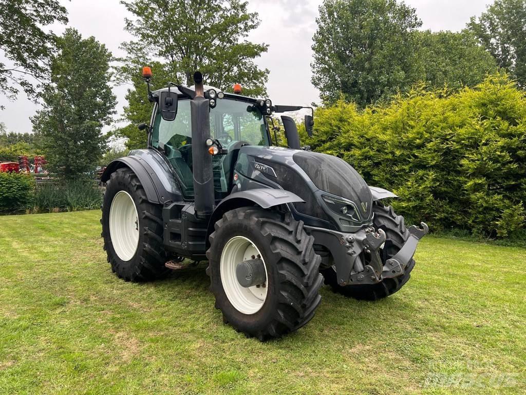 Valtra T234 Traktory