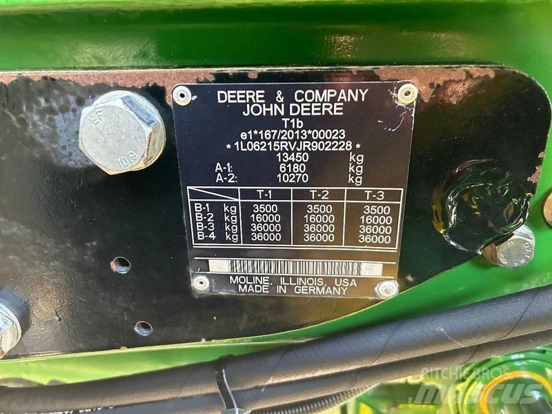John Deere 6215R Traktory
