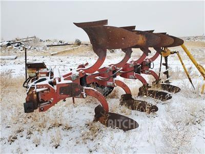 Case IH 145 Konvenční pluh