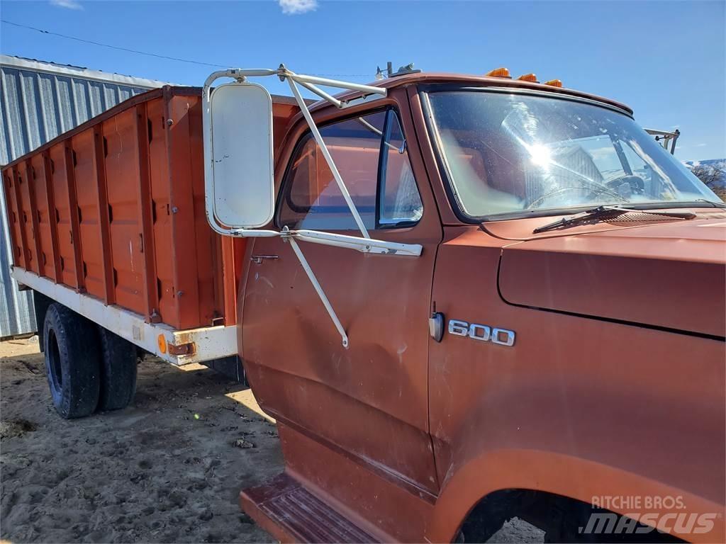 Dodge D600 Další