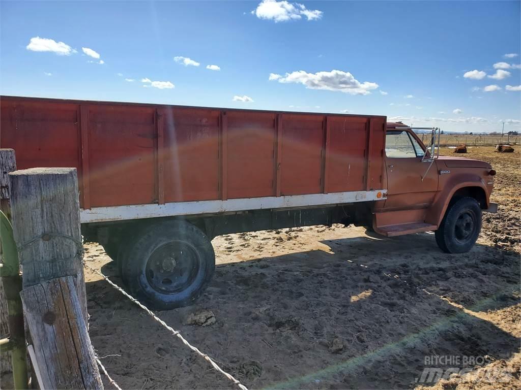 Dodge D600 Další