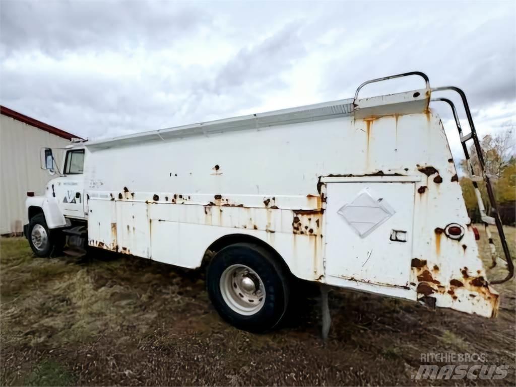Ford LN8000 Další
