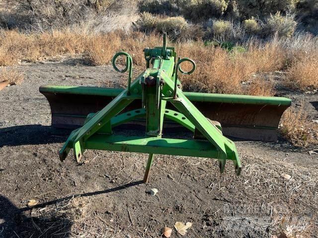 John Deere  Smyky
