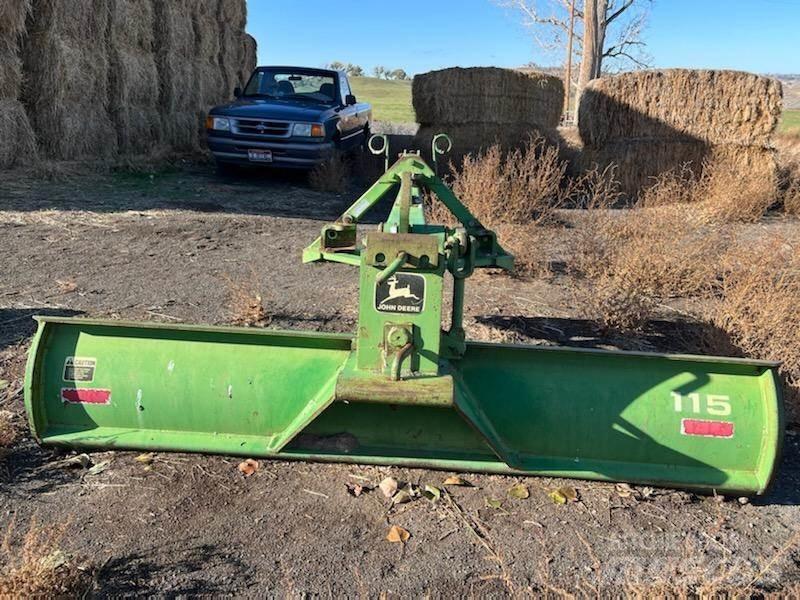 John Deere  Smyky