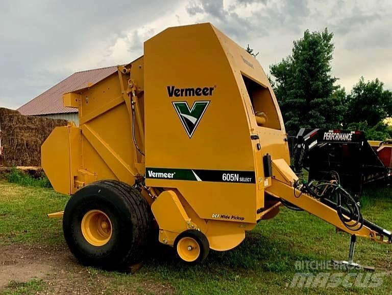 Vermeer 605N Lis na válcové balíky
