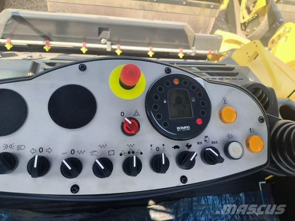 Bomag BW 203 AD-4 Tandemové válce