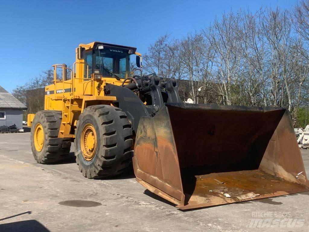 Volvo L330C Kolové nakladače