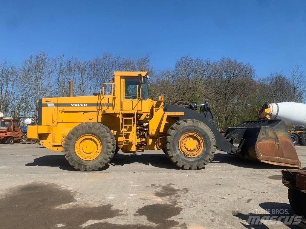 Volvo L330C Kolové nakladače