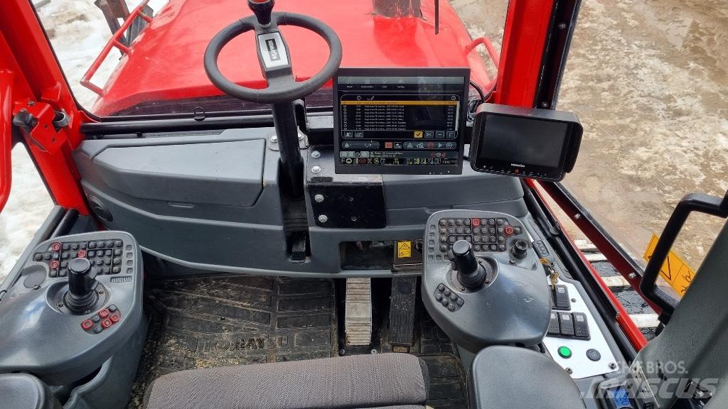 Komatsu 895 Vyvážecí traktory