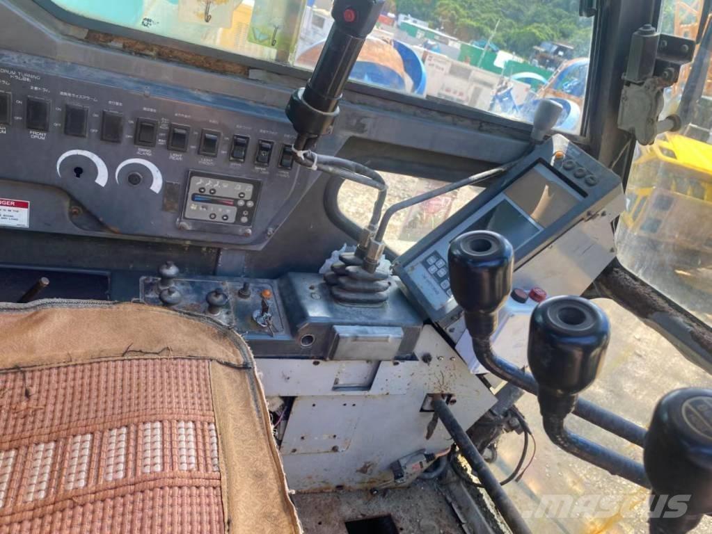 Kobelco CKE 2500 Pásové jeřáby