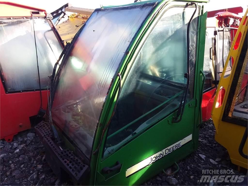 John Deere 1070d Kabiny a interiér