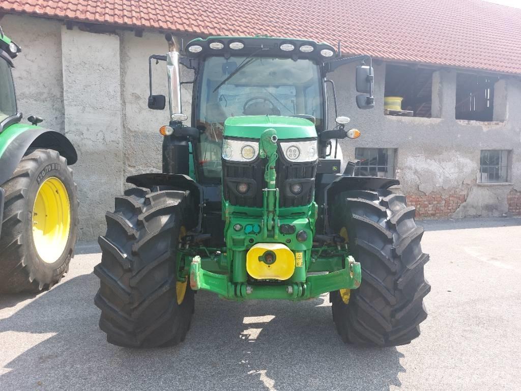 John Deere 6130R Traktory