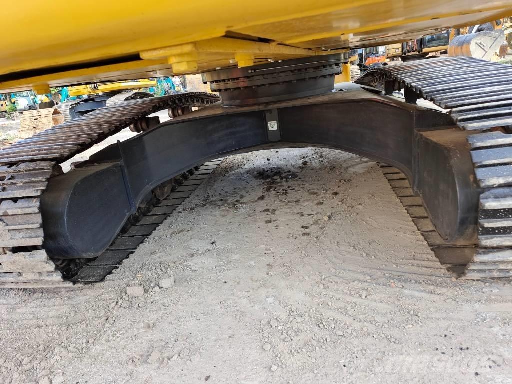 Komatsu PC 220-8 Pásová rýpadla