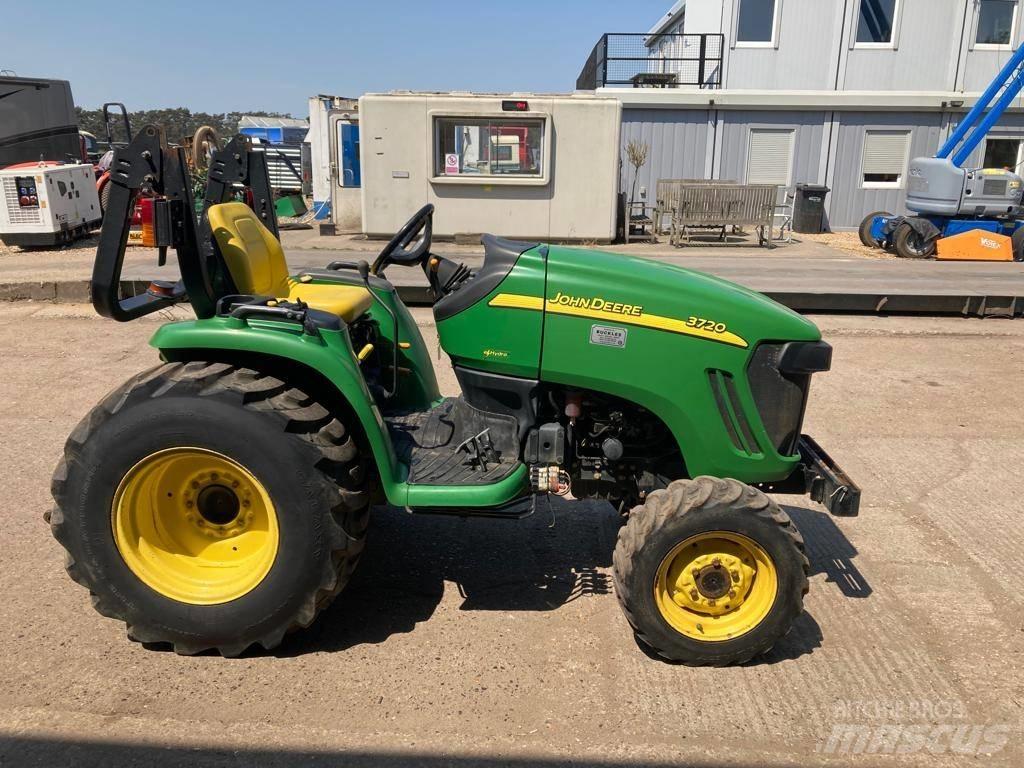John Deere 3720 Traktory