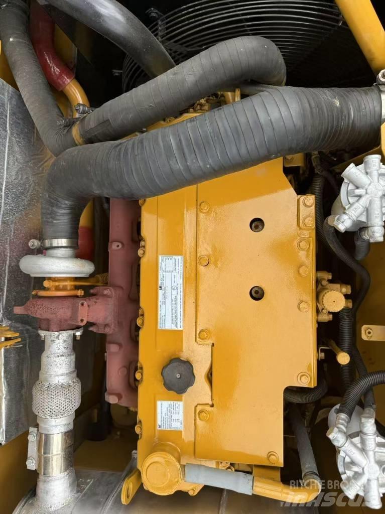 CAT 320D2L Midi rýpadla 7t - 12t