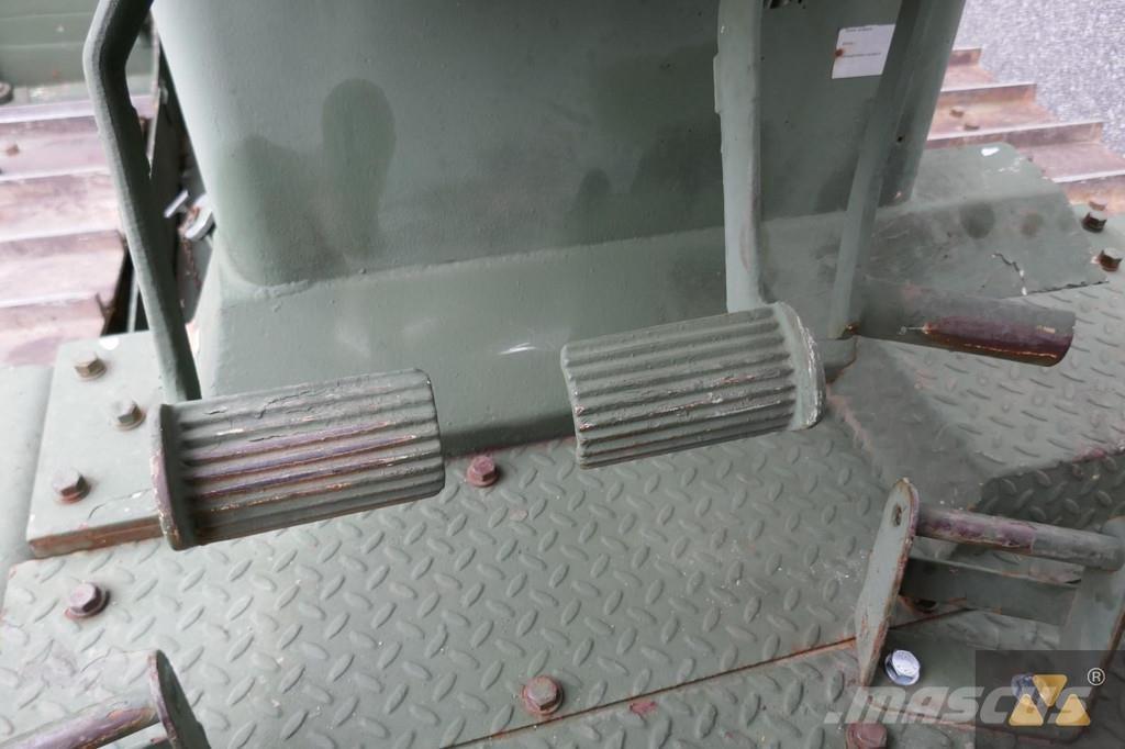 CAT D7G Ex-army Pásové dozery