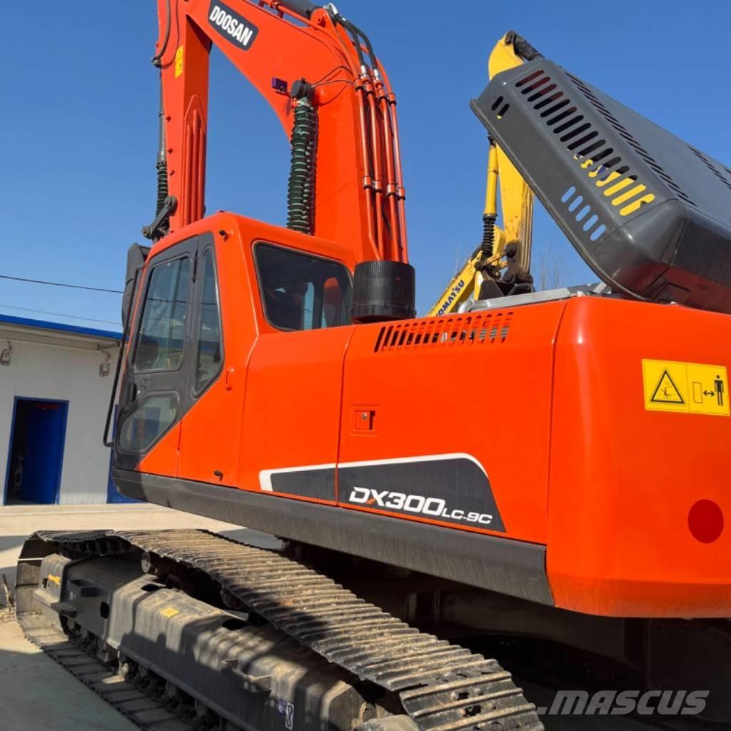 Doosan DX 300 Pásová rýpadla