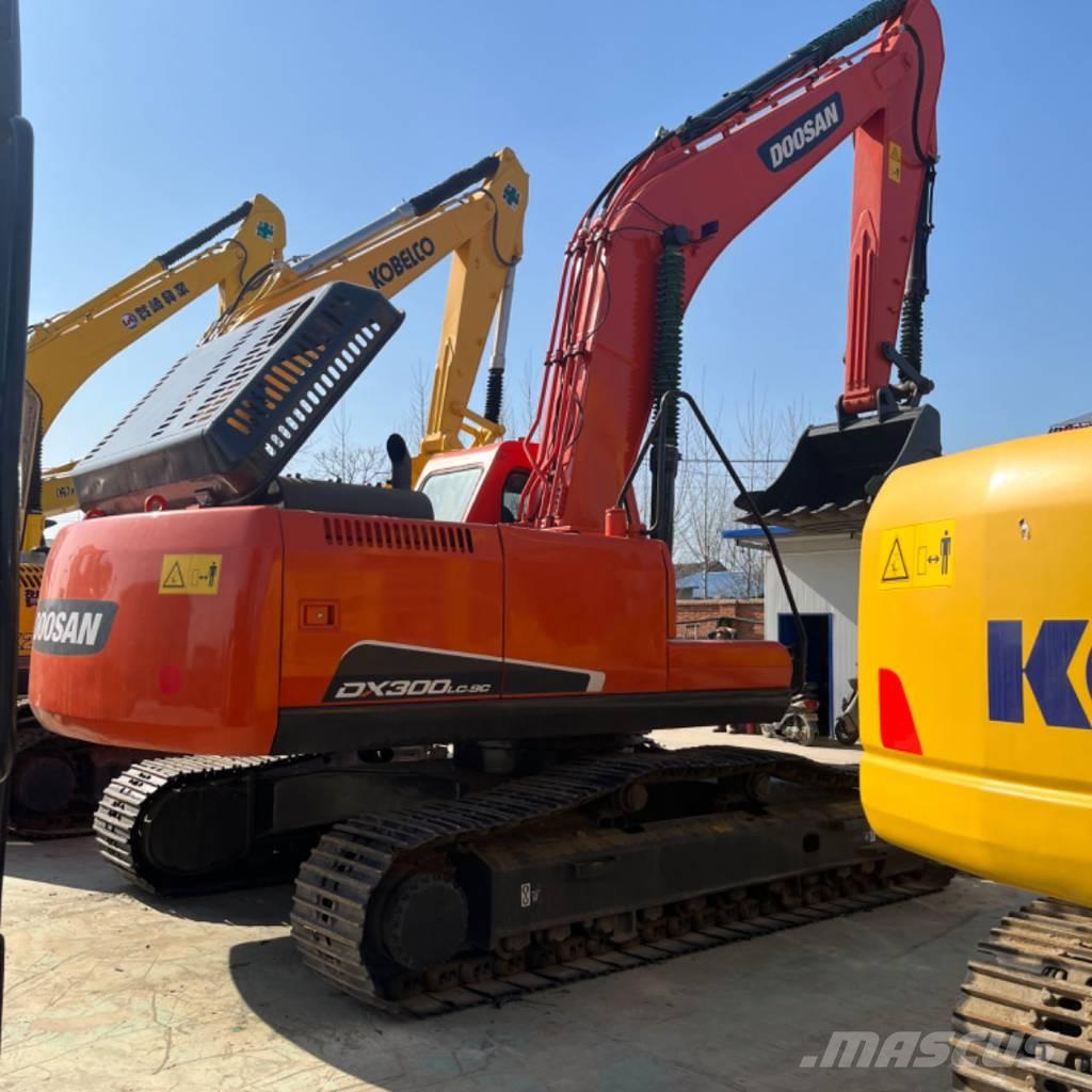Doosan DX 300 Pásová rýpadla