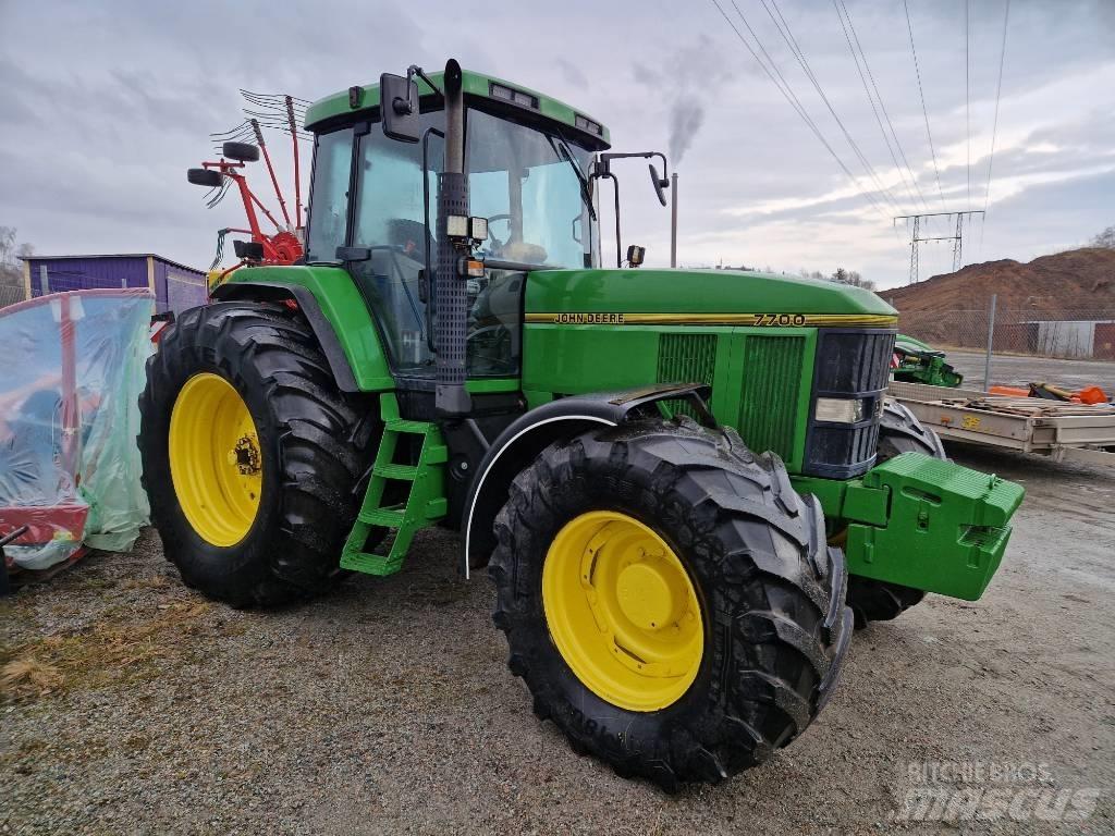 John Deere 7700 Traktory