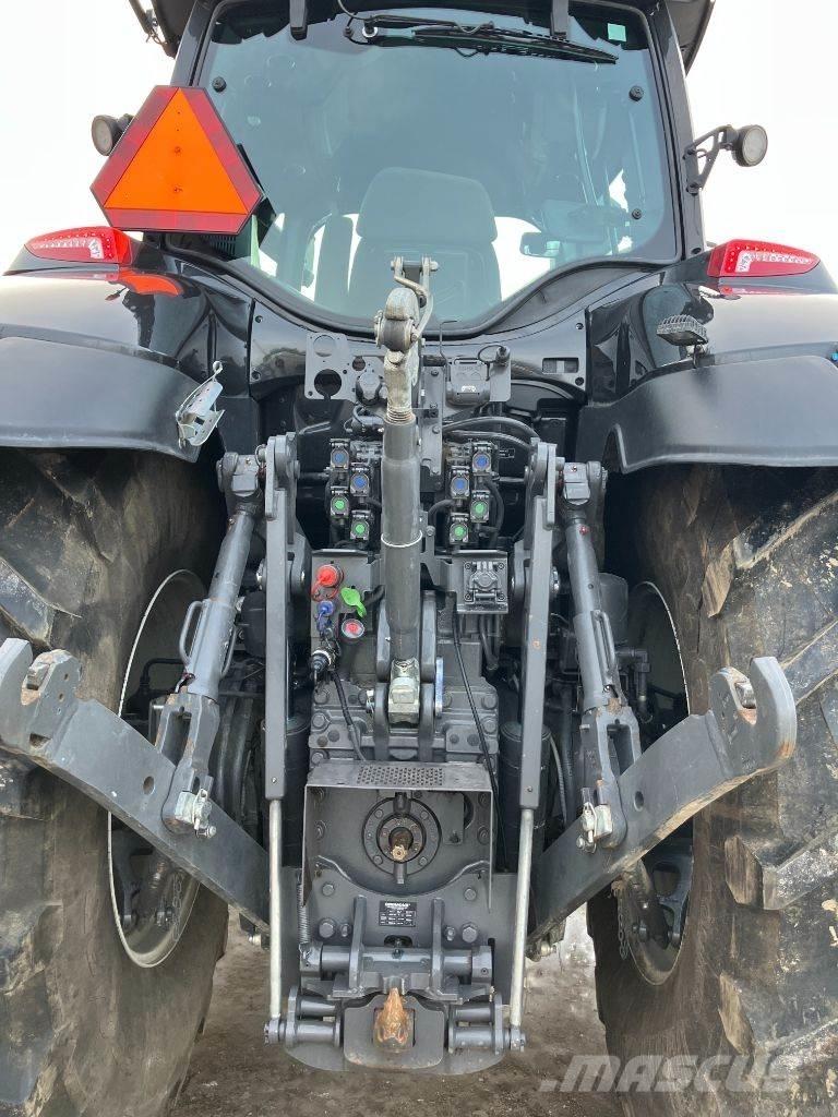 Valtra Q305 Traktory