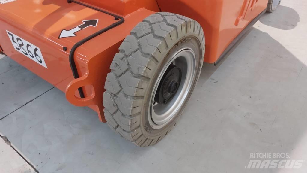 JLG E 400 AJPN Kloubové plošiny