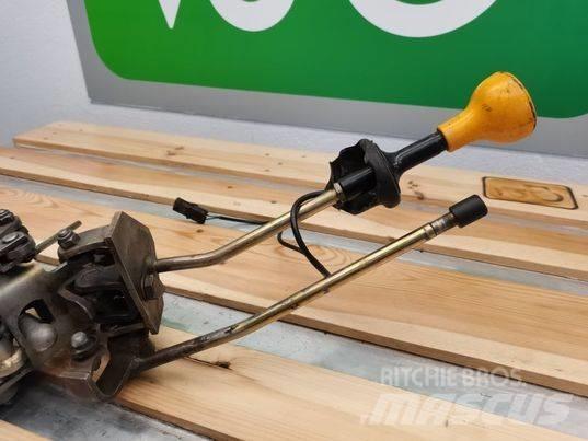 JCB 537-125 joystick Kabiny a interiér