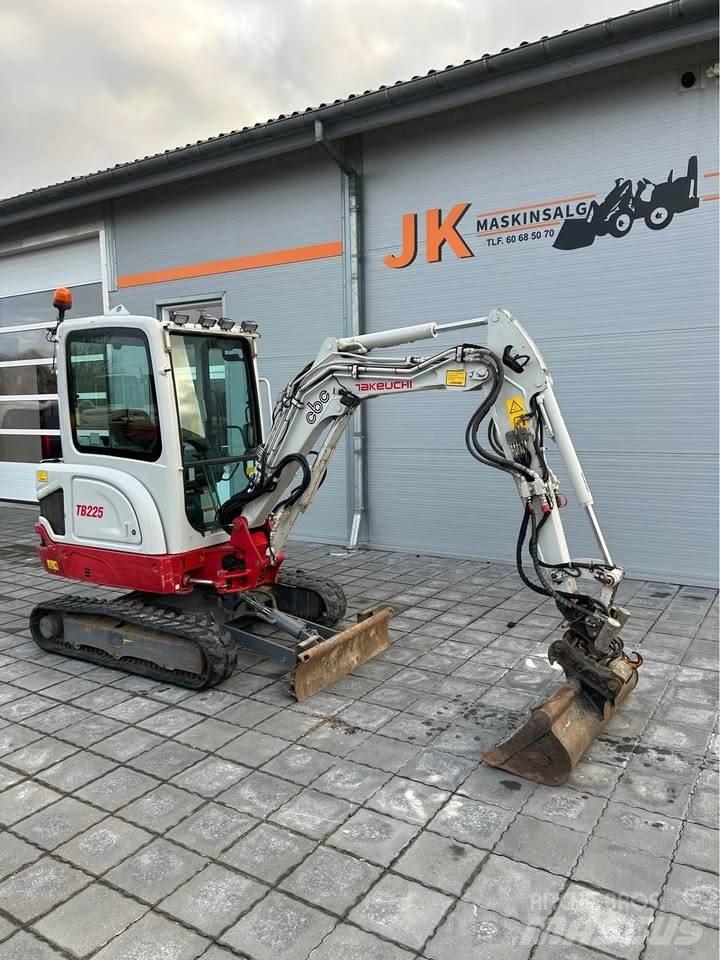Takeuchi TB 225 Mini rýpadla < 7t