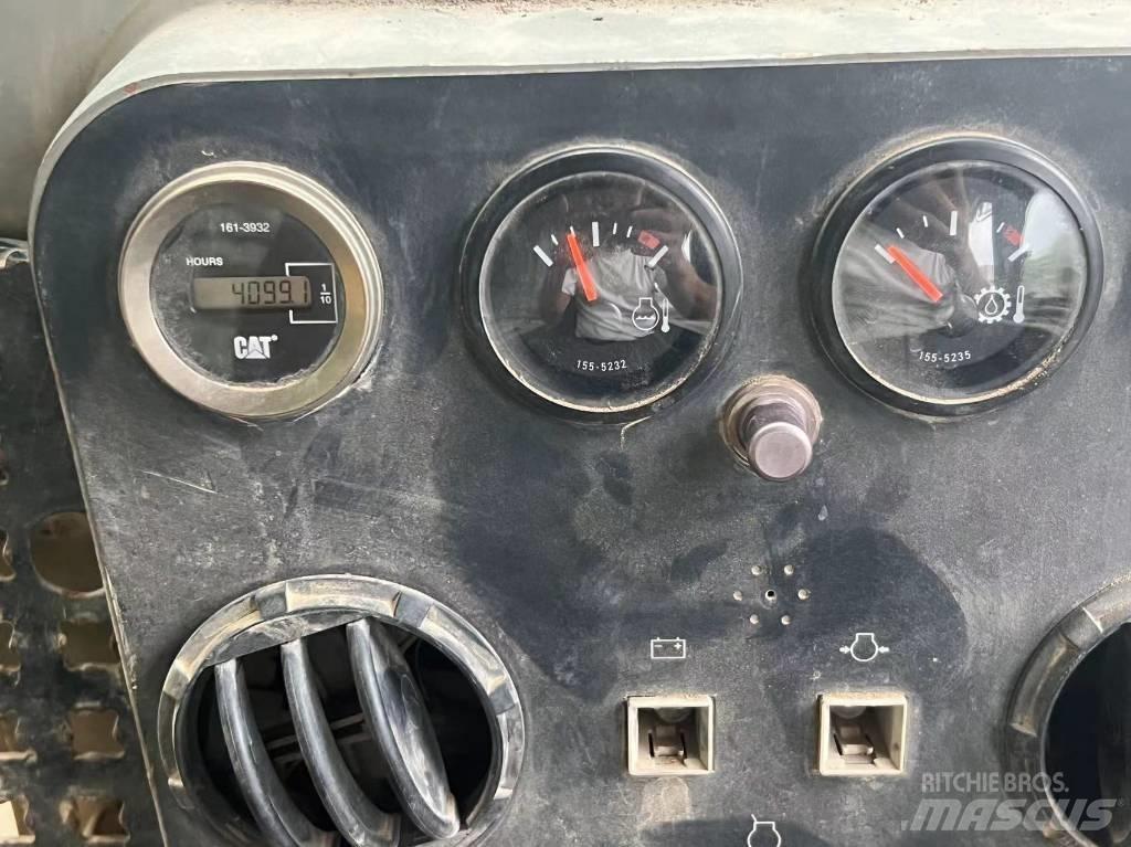 CAT D 7 G 2 Pásové dozery
