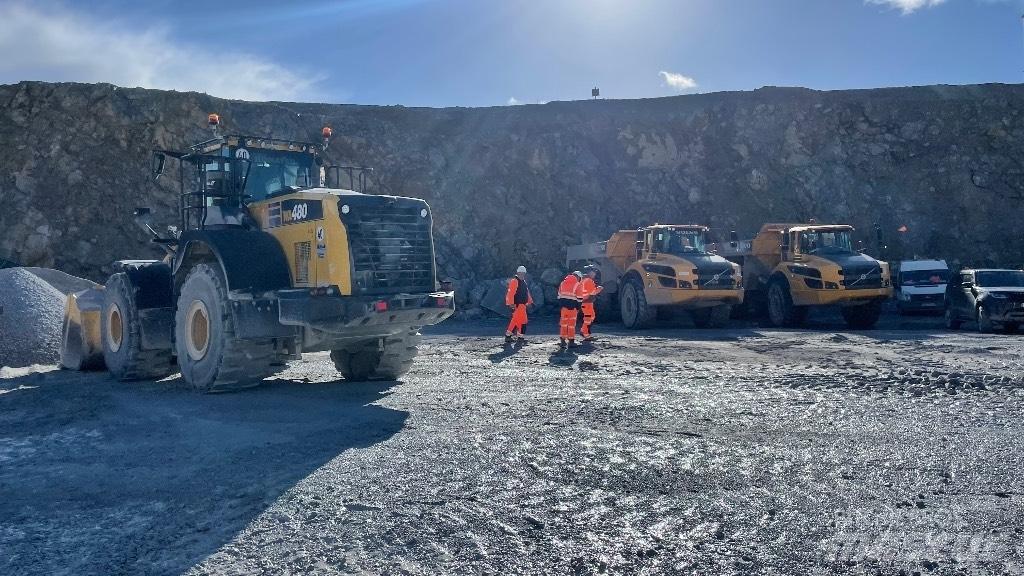 Komatsu WA480 Kolové nakladače