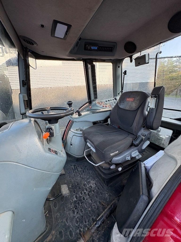 Valtra N 143 Traktory