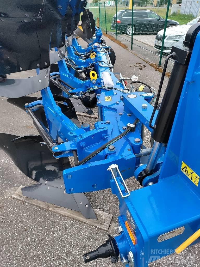 New Holland PHH4 Oboustranné pluhy