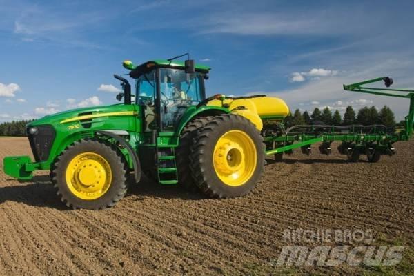 John Deere JD7930 Traktory