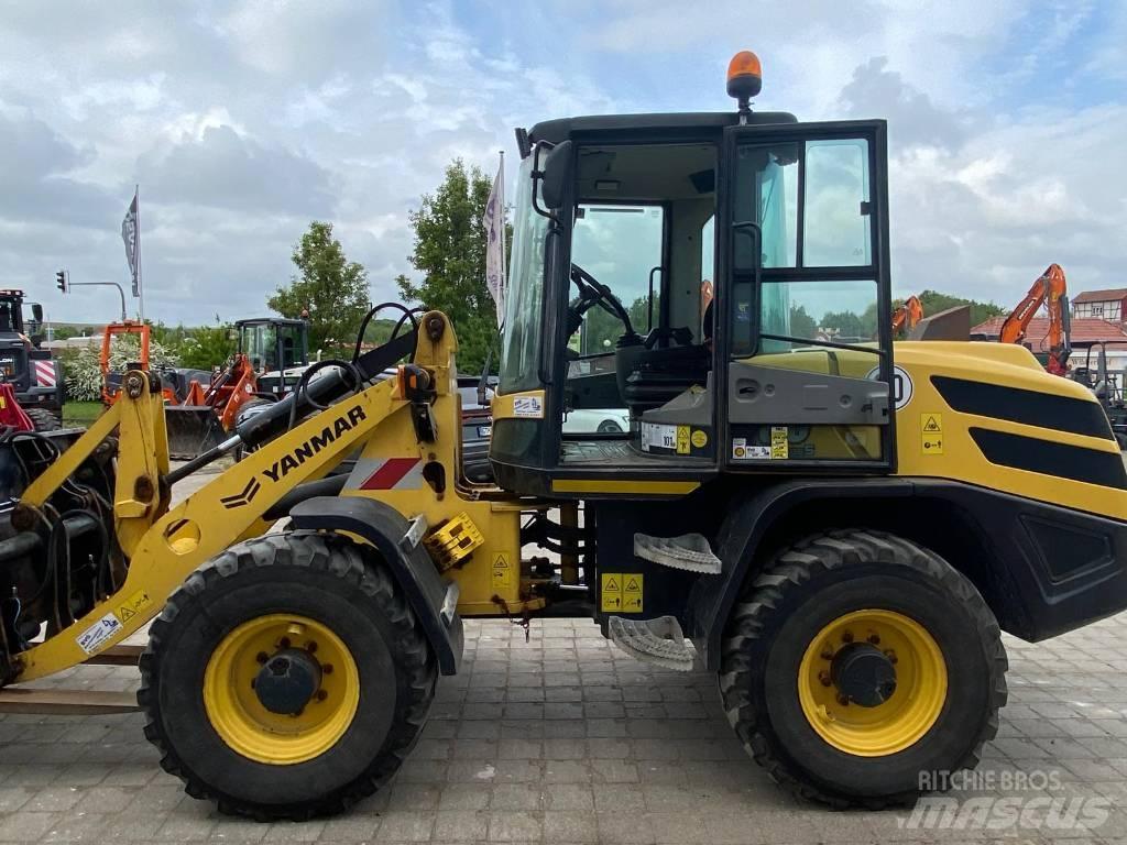 Yanmar V100 Kolové nakladače