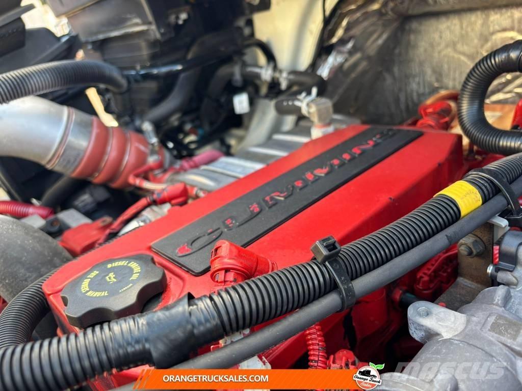 International MV607 Skříňová nástavba