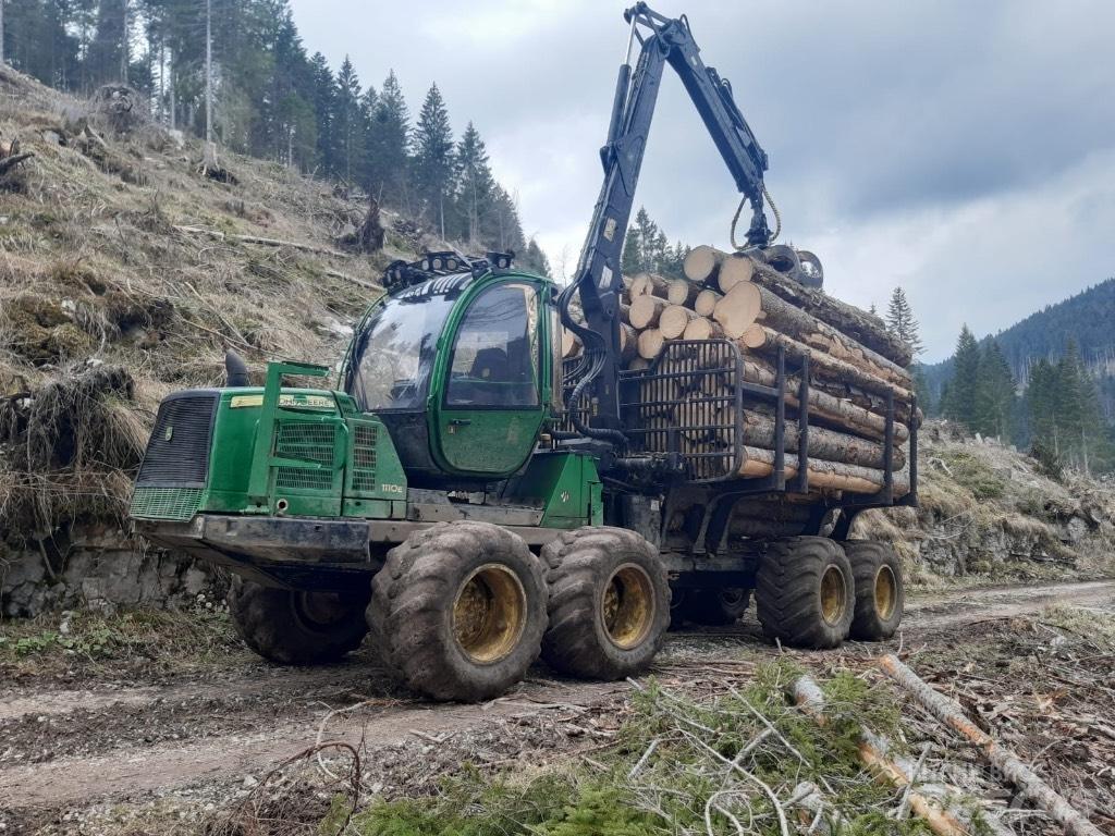 John Deere 1110 E Vyvážecí traktory