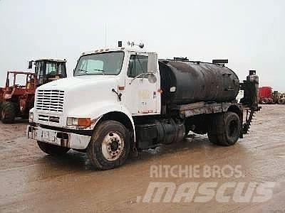 International 8100 Finišery