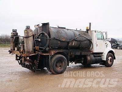 International 8100 Finišery