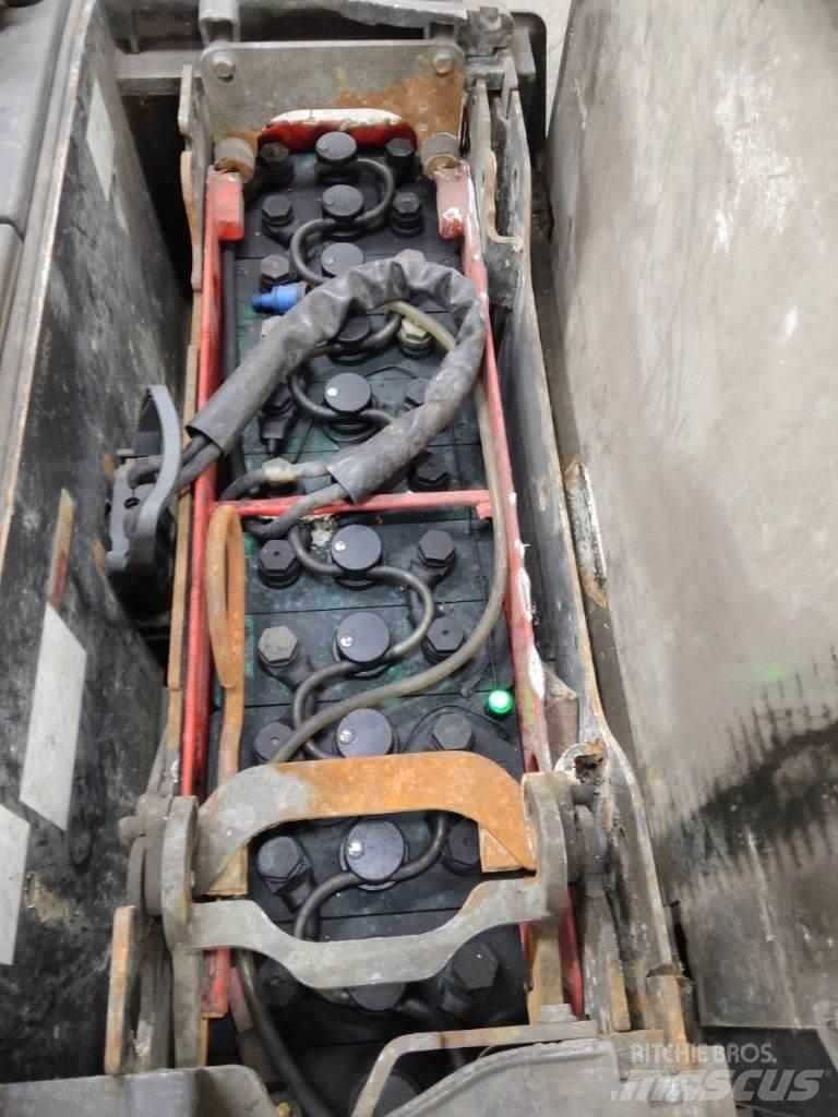 Linde D12P Ručně vedené vysokozdvižné vozíky