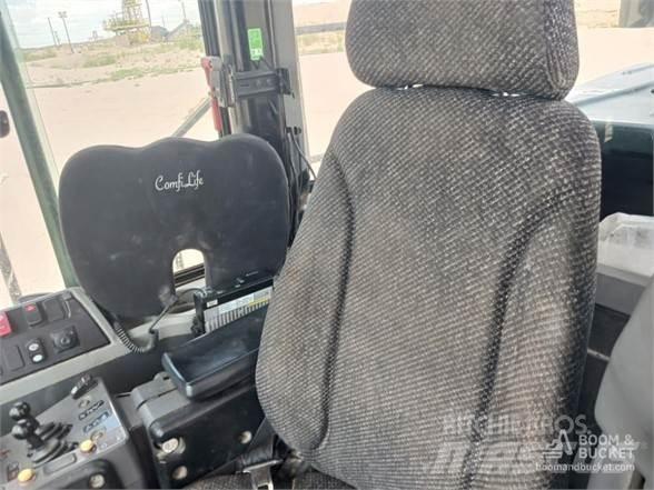 CAT 982M Kolové nakladače