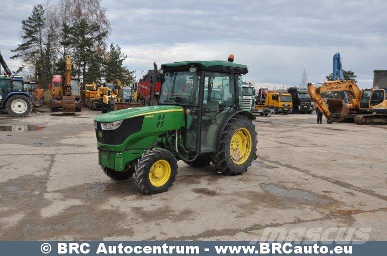 John Deere 5085 Traktory