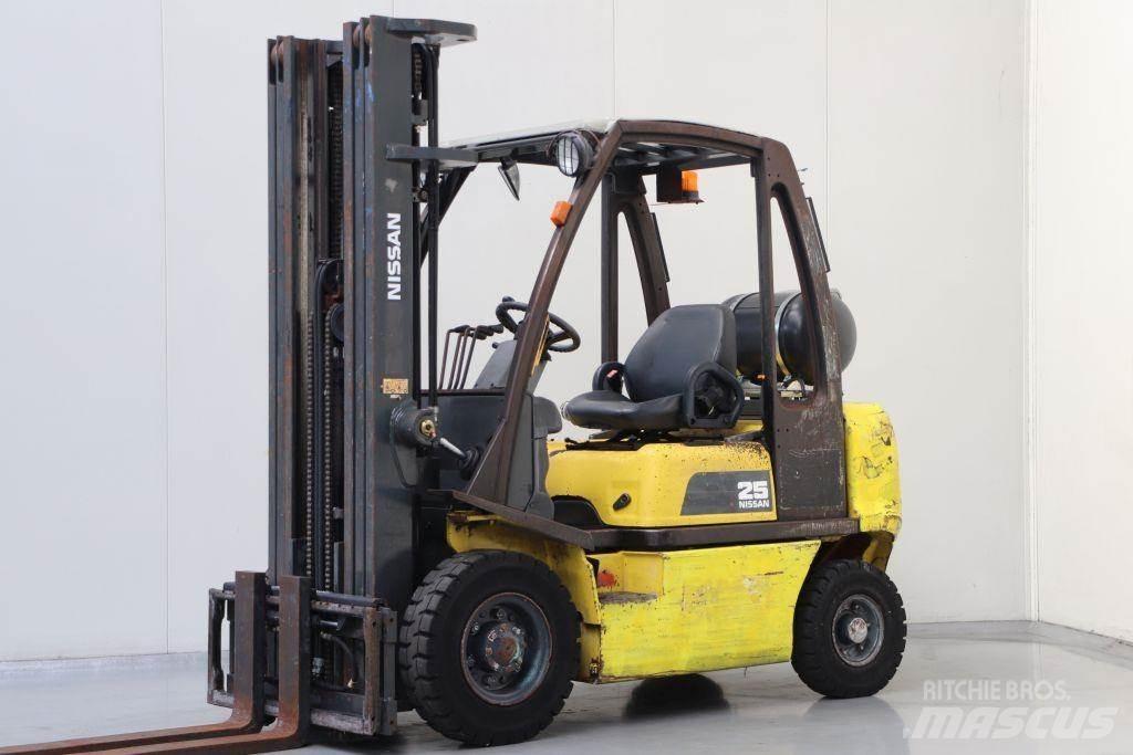 Nissan UD02A25PQ LPG vozíky