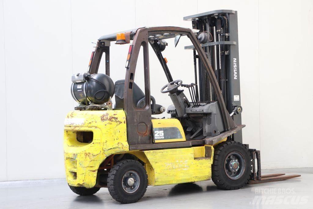 Nissan UD02A25PQ LPG vozíky