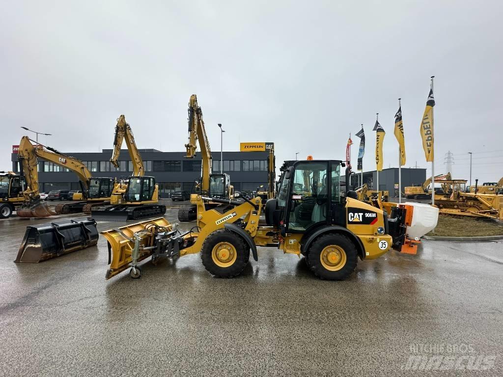 CAT 906 Kolové nakladače