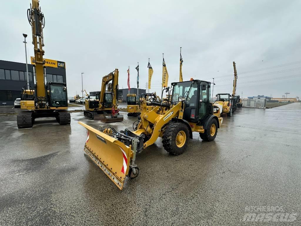 CAT 906 Kolové nakladače