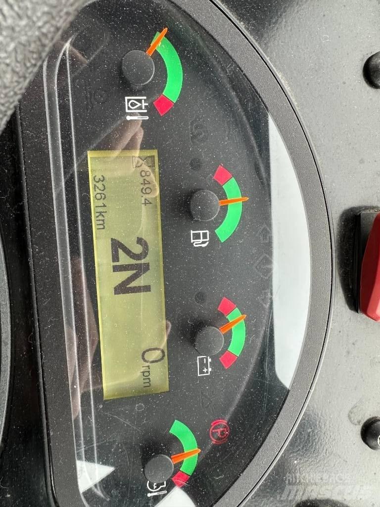 CAT 906 Kolové nakladače