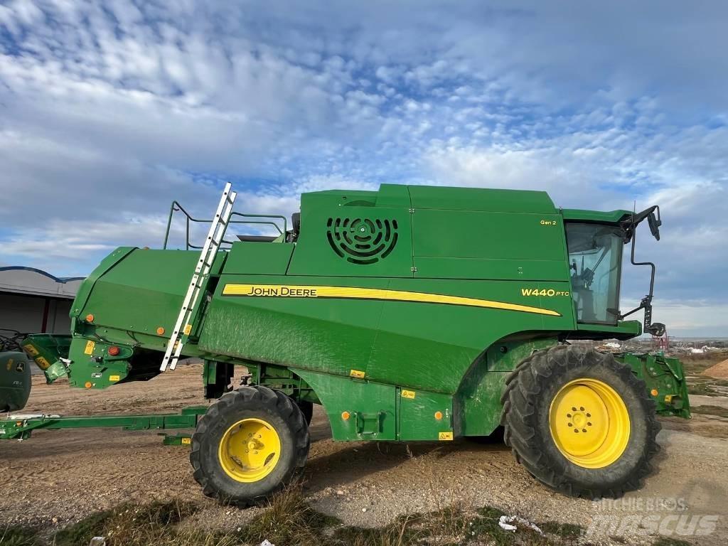 John Deere W 440 PTC Sklízecí mlátičky