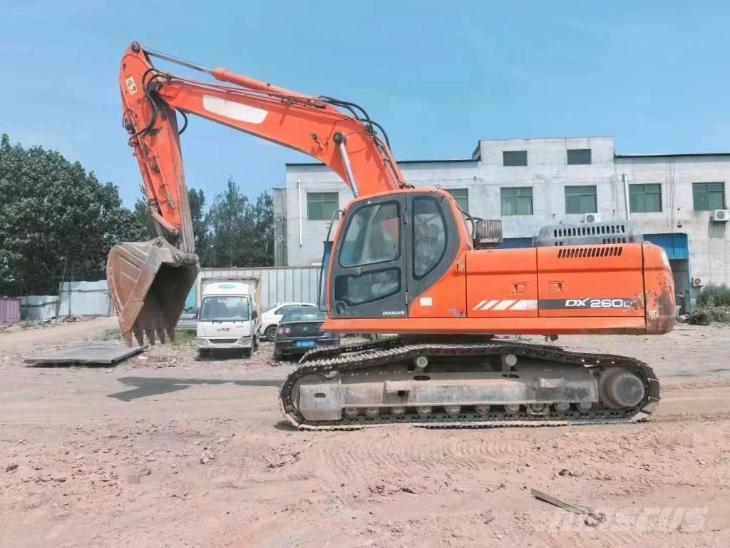 Doosan DX 260 Pásová rýpadla