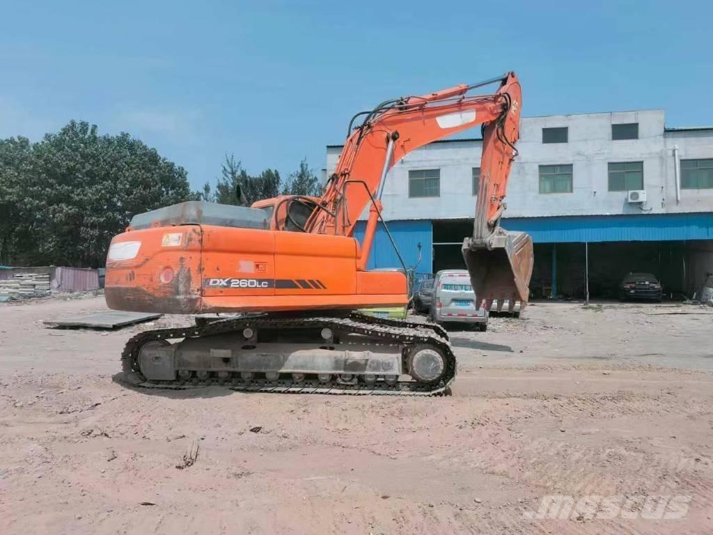 Doosan DX 260 Pásová rýpadla