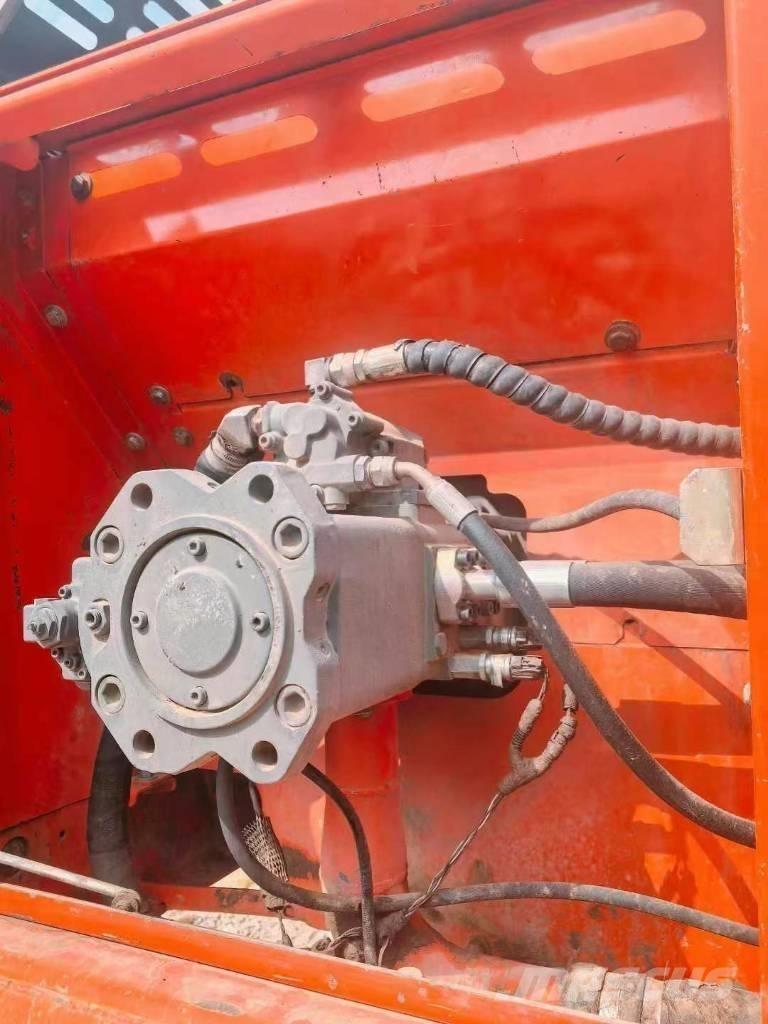 Doosan DX 260 Pásová rýpadla