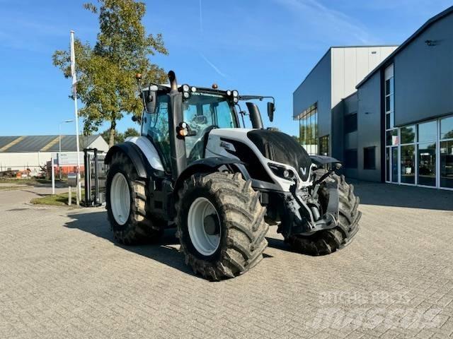 Valtra T214 Versu Traktory